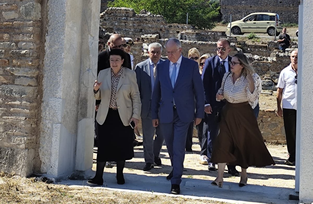 o-proedros-tis-dimokratias-kai-i-ypourgos-politismou-ston-arxaiologiko-xoro-tis-nikopolis