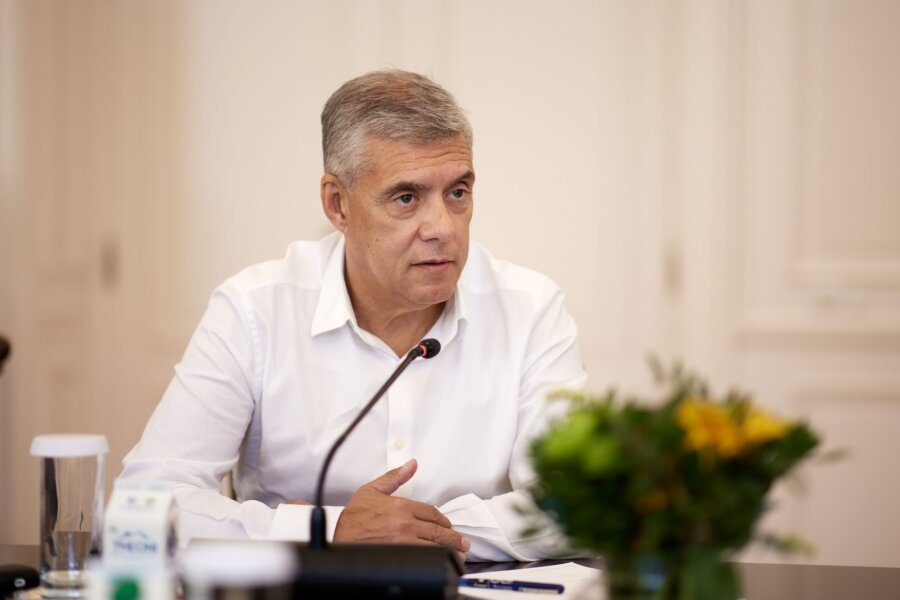ΤΗΛΕΔΙΑΣΚΕΨΗ ΤΟΥ ΠΡΩΘΥΠΟΥΡΓΟΥ ΚΥΡΙΑΚΟΥ ΜΗΤΣΟΤΑΚΗ ΜΕ ΤΟ ΣΥΝΤΟΝΙΣΤΙΚΟ ΚΕΝΤΡΟ ΕΠΙΧΕΙΡΗΣΕΩΝ ΣΤΗΝ ΠΕΡΙΦΕΡΕΙΑ ΘΕΣΣΑΛΙΑΣ(ΔΗΜΗΤΡΗΣ ΠΑΠΑΜΗΤΣΟΣ/ΓΡΑΦΕΙΟ ΤΥΠΟΥ ΠΡΩΘΥΠΟΥΡΓΟΥ/EUROKINISSI)