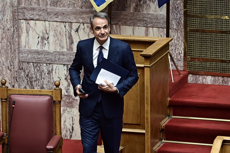 Οι ιδεοληψίες της ΝΔ κρατούν όμηρους τους πολίτες – Οι παλινωδίες με τις 120 δόσεις και οι κωλοτούμπες Μητσοτάκη