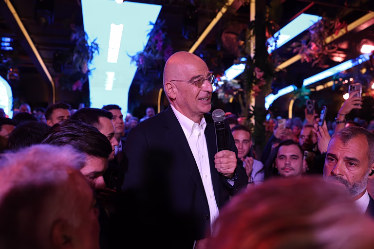 Δένδιας: Επίδειξη εσωκομματικής δύναμης στον Άλιμο – Το διακριτό πολιτικό στίγμα και οι αναφορές σε Καραμανλή και Σαμαρά