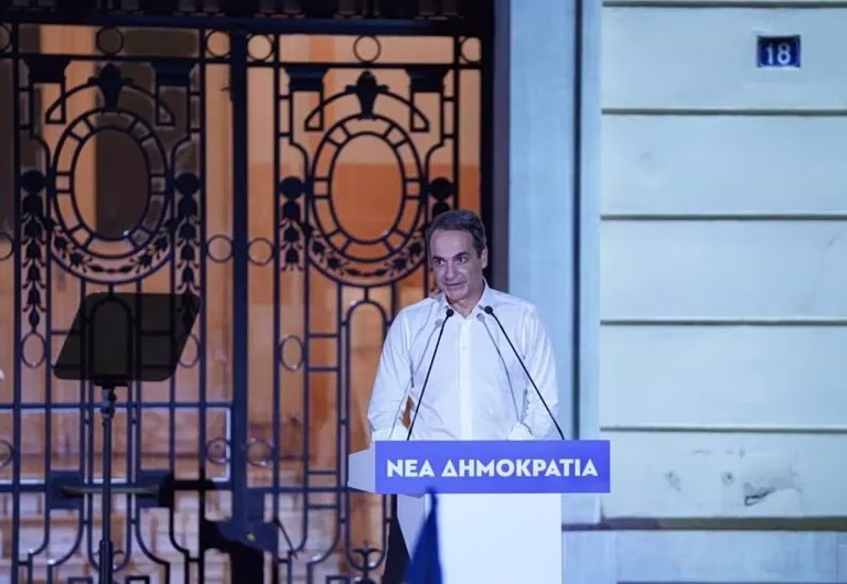 Γενέθλια ΝΔ: Γέφυρες στην παραδοσιακή βάση, με πυρσό και βίντεο, αναζητά ο Μητσοτάκης – Στη σκιά της απουσίας Καραμανλή, Σαμαρά, Μεϊμαράκη η εκδήλωση