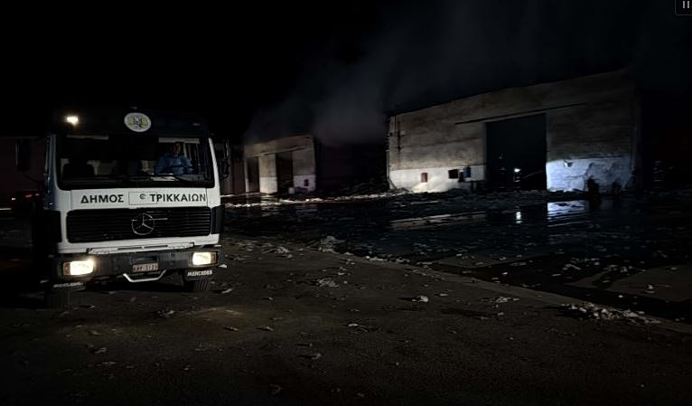Τρίκαλα: Φωτιά σε εκκοκκιστήριο βάμβακος - Καίγονται 6 αποθήκες [εικόνες]