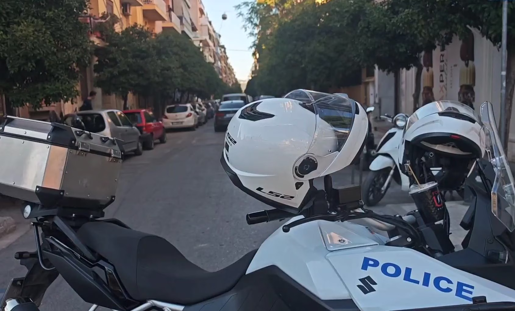 Λήξη συναγερμού στην Καλλιθέα - Απομακρύνθηκαν τα ύποπτα φιαλίδια