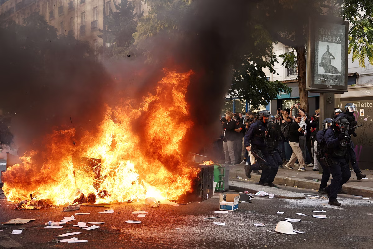 Γαλλία: Ένα στα 7 σχολεία παραμένουν αποκλεισμένα – Νέες διαδηλώσεις την Πέμπτη