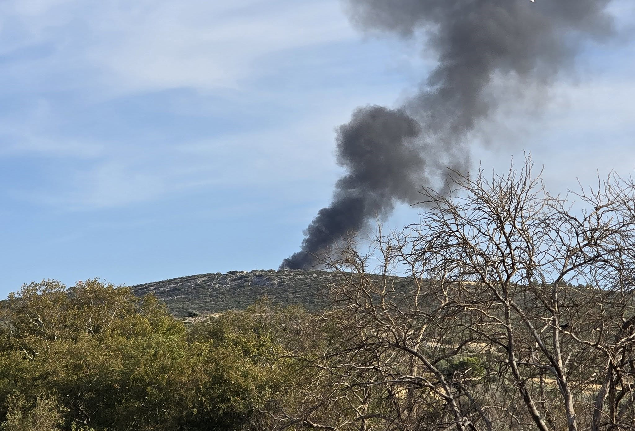 Φωτιά σε αποθήκη ανταλλακτικών στο Κοτρώνι Μαραθώνα