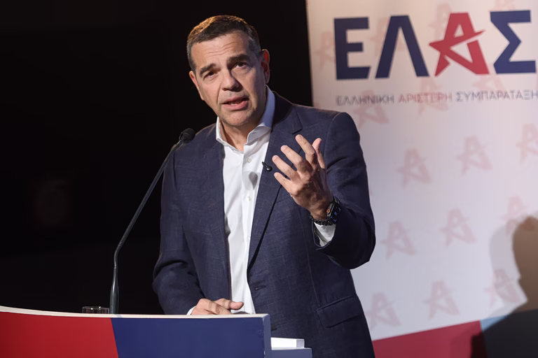 Τσίπρας σε Μαξίμου: Να δούμε ποιος νοιάζεται για τους ανθρώπους και ποιος για τα συμφέροντα – Η ΕΛΑΣ έχει ταράξει τα νερά