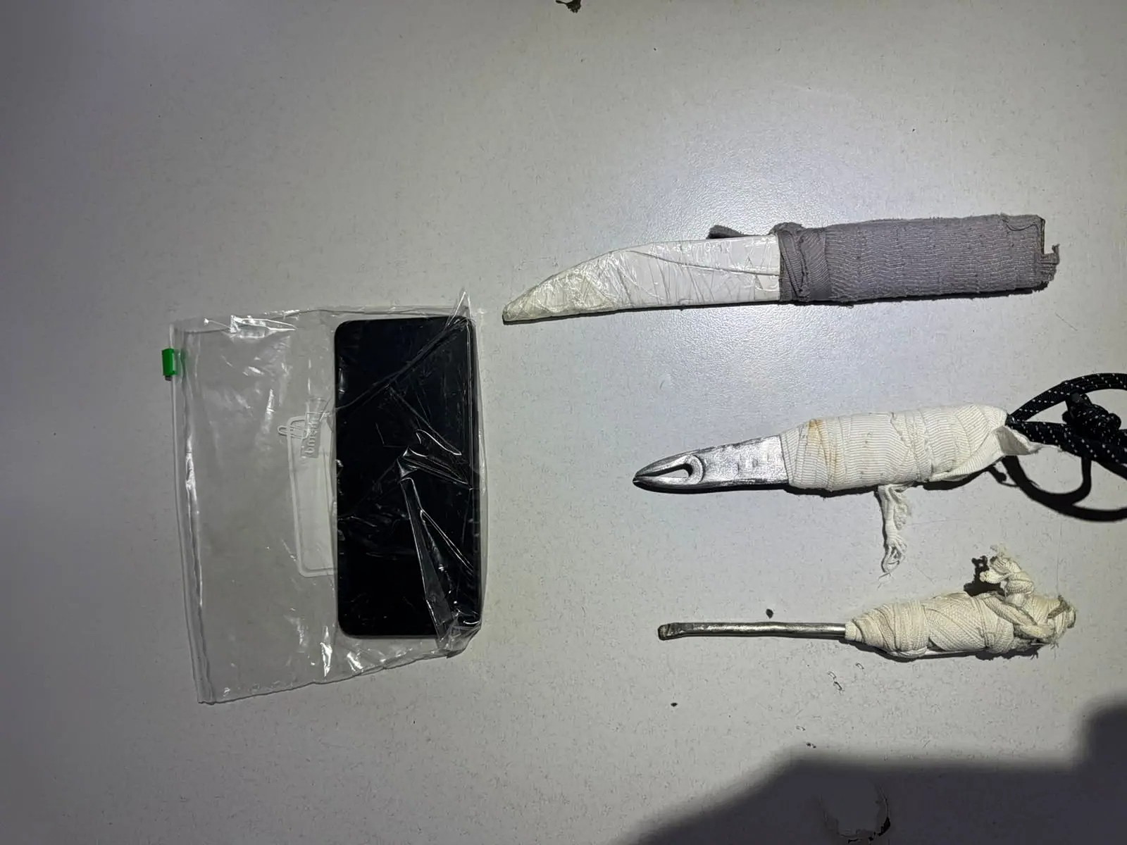 Έφοδος του «ελληνικού FBI» στις φυλακές Δομοκού – Βρέθηκαν αυτοσχέδια μαχαίρια και κινητό