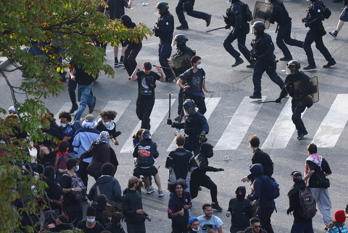 Από τον Μάη του ΄68 και τα Κίτρινα Γιλέκα στον μαθητικό ξεσηκωμό - Δρόμοι οργής στη Γαλλία