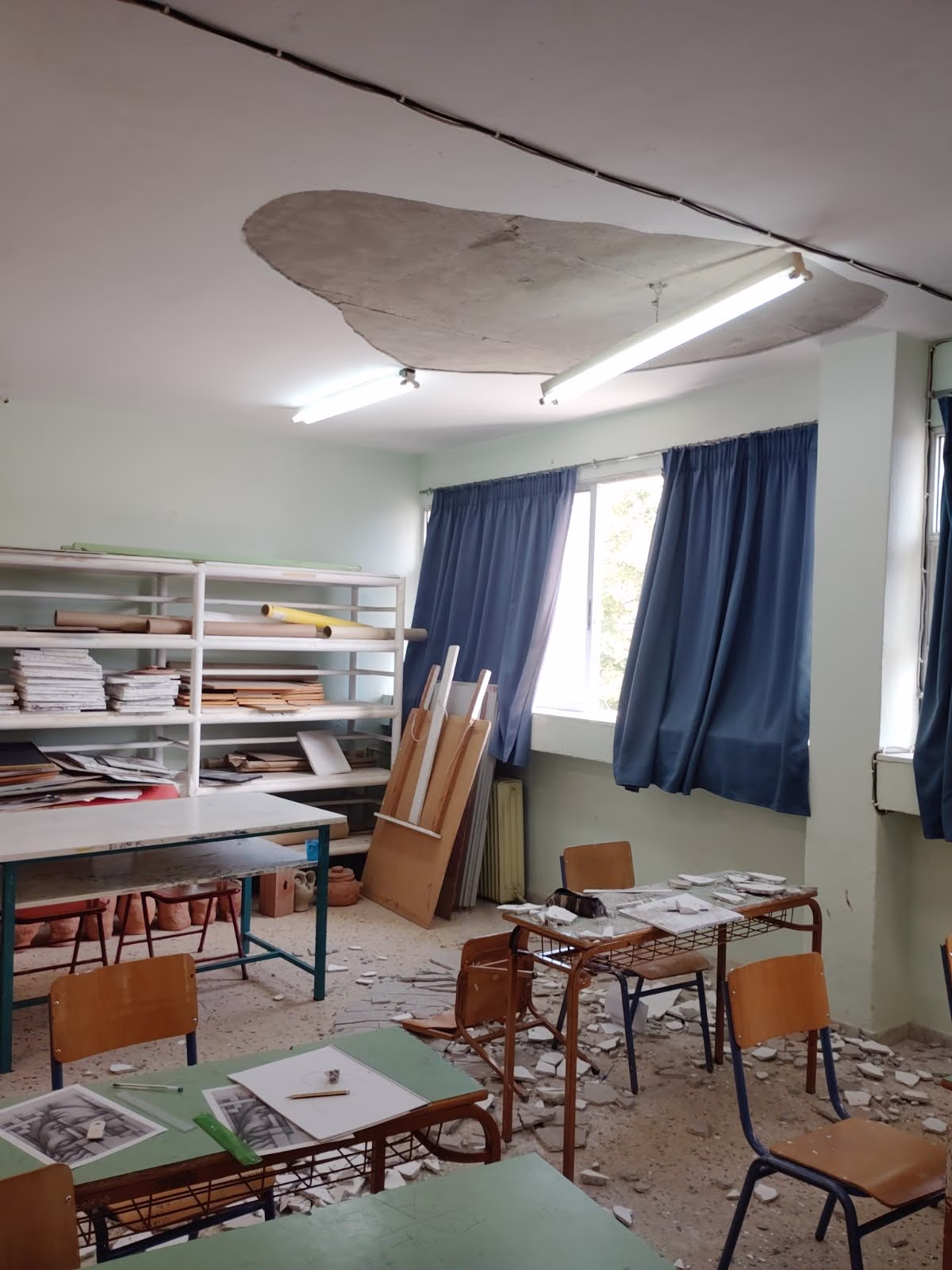 Θεσσαλονίκη: Σοβάς αποκολλήθηκε από ταβάνι σχολείου και έπεσε σε 14χρονο μαθητή – Μεταφέρθηκε στο νοσοκομείο