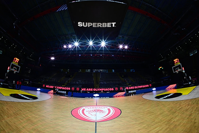 Δείτε εικόνες και πλάνα από τη SUNEL Arena πριν τον αγώνα Ολυμπικός-Εφές (vids+pics)