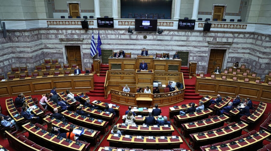 Στη Βουλή το νομοσχέδιο για απαγόρευση κοινωνικών δικτύων σε ανηλίκους κάτω των 15 ετών