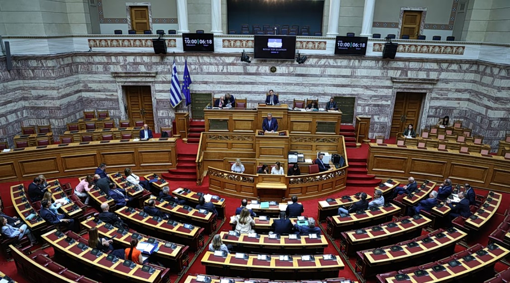 Στη Βουλή το νομοσχέδιο για απαγόρευση κοινωνικών δικτύων σε ανηλίκους κάτω των 15 ετών