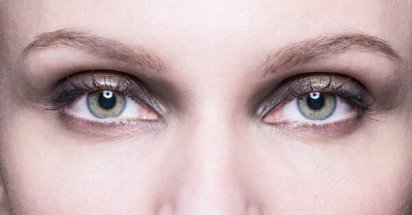 Define Your Eyes: Το μακιγιάζ ματιών που συνδυάζει ένταση, χρώμα και διάρκεια