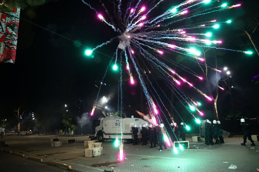 Αλβανία: Συγκρούσεις φοιτητών και αστυνομίας στις διαδηλώσεις για την ακρίβεια και τη διαφθορά