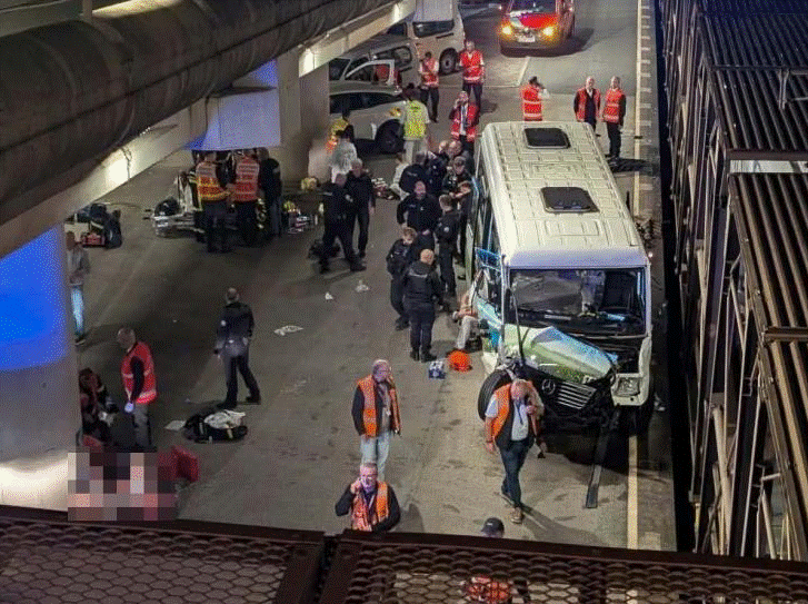Γαλλία: Σύγκρουση τρένου με λεωφορείο στη Σήραγγα της Μάγχης – Τουλάχιστον 19 τραυματίες