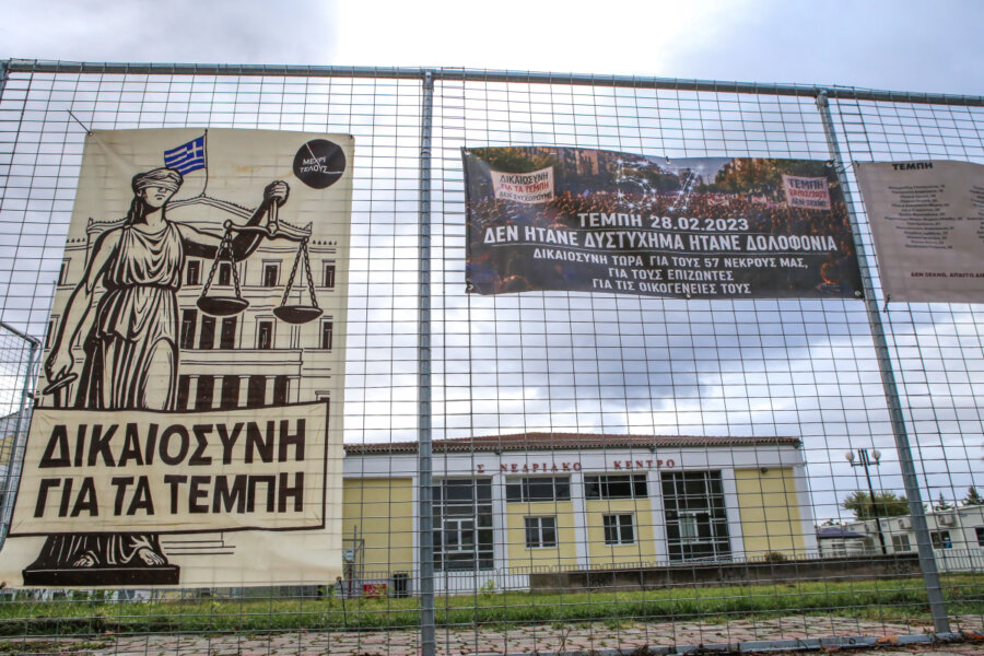«Δεν σεβάστηκαν ούτε ζωντανά, ούτε νεκρά τα παιδιά μας» λέει ο σύλλογος συγγενών θυμάτων Τεμπών