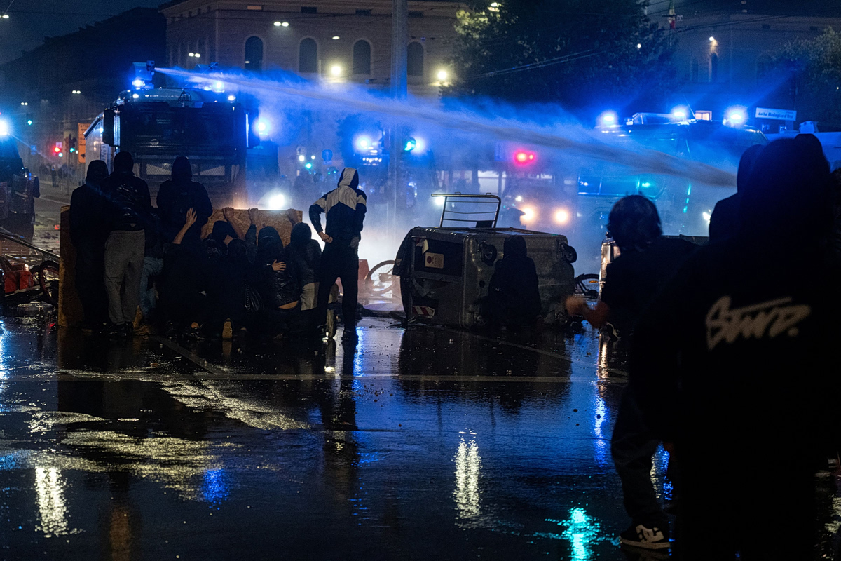 Η Μελόνι προειδοποιεί τους Ιταλούς: «Δικαίωμα το να διαδηλώνεις, όχι το να καταστρέφεις τις πόλεις»