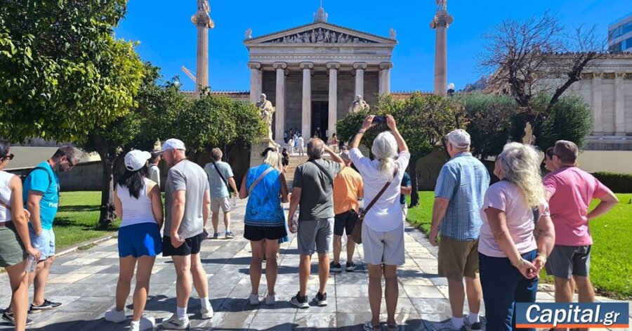 Η Ελλάδα "κερδίζει" τους Βρετανούς τουρίστες και το 2027
