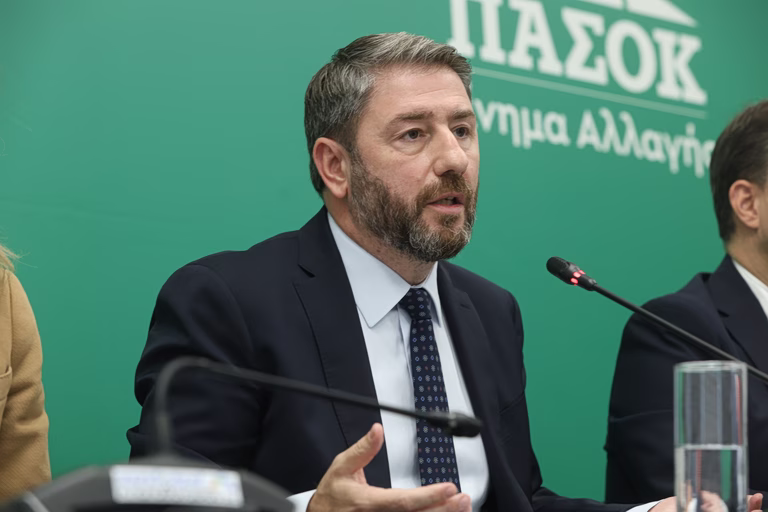 Επτά απαντήσεις Ανδρουλάκη για την πρόταση του ΠΑΣΟΚ για το ιδιωτικό χρέος – «Δίνουμε πραγματικές λύσεις»