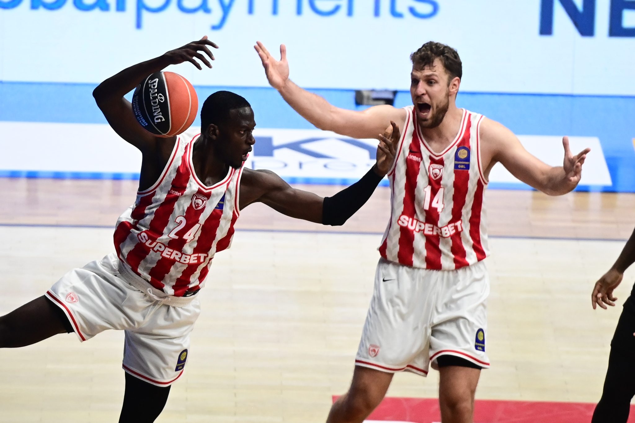 Οι αθλητικές μεταδόσεις (18/10): Πού θα δείτε τις «μάχες» της Stoiximan Super League και Ολυμπιακό και Παναθηναϊκό στην GBL