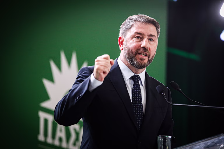 ΠΑΣΟΚ: Οι «επιστροφές», η μεταγραφή, τα μηνύματα Ανδρουλάκη και η «νέα αλλαγή»- Όλο το παρασκήνιο από το Αιγάλεω