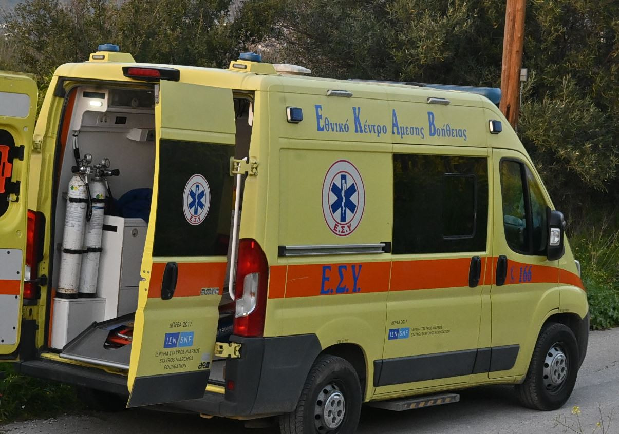 Συναγερμός στην Ομόνοια - Πτώση ατόμου από κτίριο