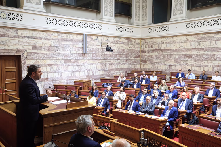 ΠΑΣΟΚ: Με 36 βουλευτές το κόμμα – Η προσχώρηση Κοροβέση και η δημοσκόπηση στην Αττική