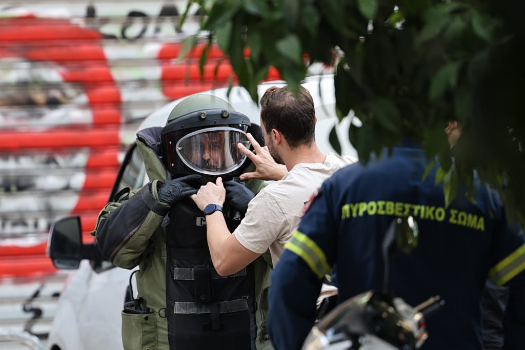 Κολωνός: Ναρκωτικά και εκρηκτικά με πυροκροτητή είχε η βαλίτσα που εξερράγη – Απομακρύνεται το σενάριο τροκομοκρτικής ενέργειας