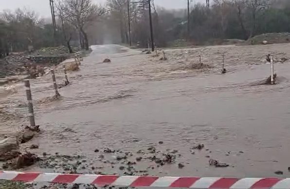 Πλημμυρισμένος δρόμος βροχής