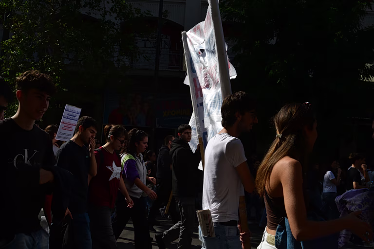 Νέα Αριστερά: Χιλιάδες πολίτες έστειλαν ηχηρό μήνυμα στην κυβέρνηση – «Ούτε βήμα πίσω»