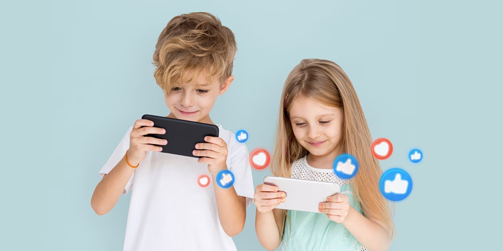 παιδιά με κινητά στα social media