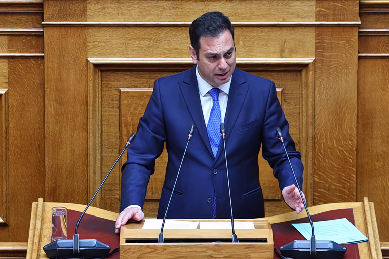 Νέα Αριστερά: Με τόσα λεφτά ο Κουλκουδίνας να είναι σίγουρος ότι δεν θα χρειαστεί ποτέ να μπει σε λεωφορείο