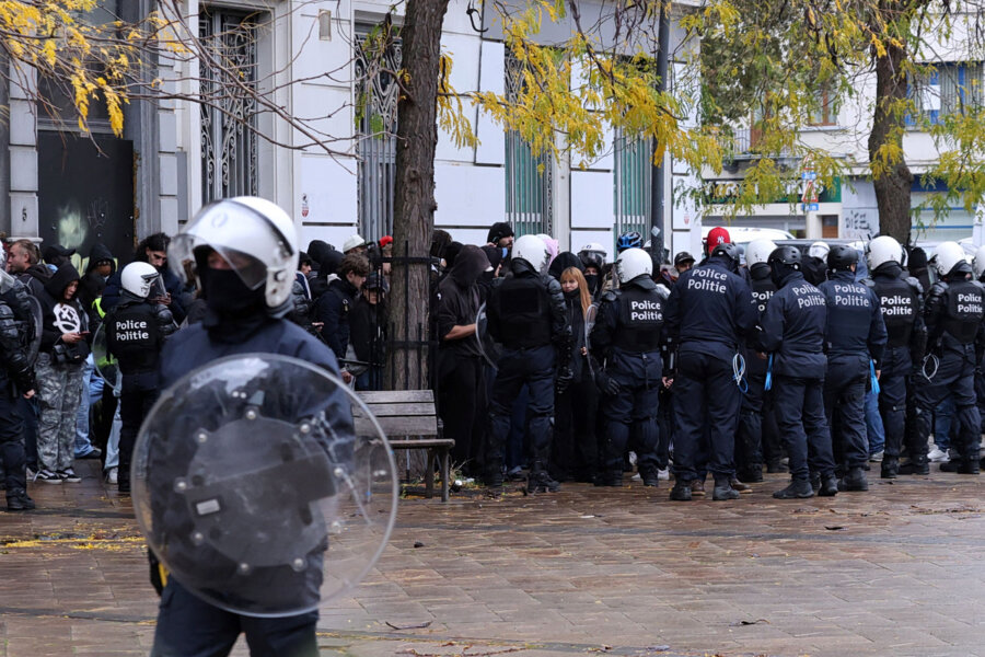 Επεισόδια στις διαδηλώσεις για την παιδεία στις Βρυξέλλες - Η αστυνομία έριξε δακρυγόνα και σπρέι πιπεριού