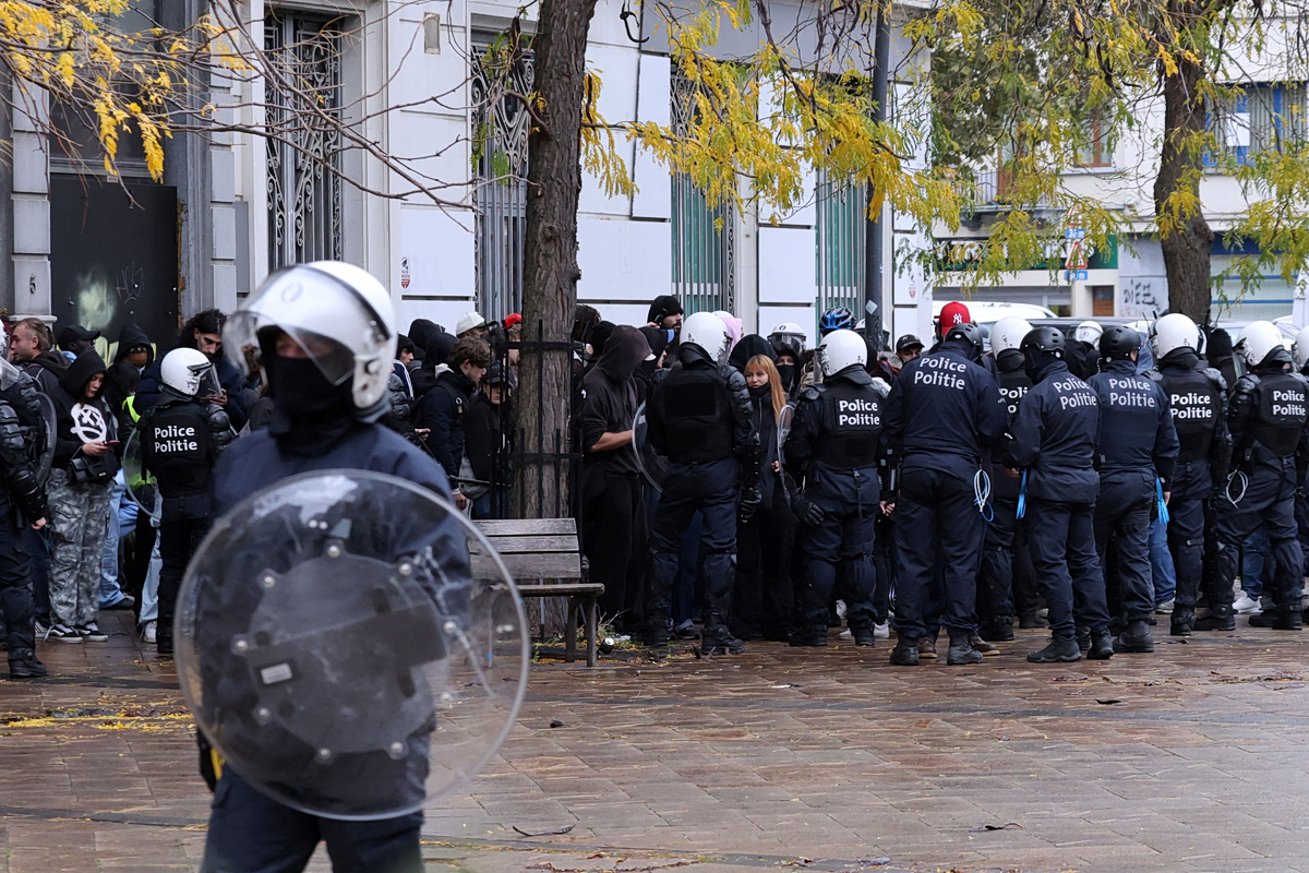 Επεισόδια στις διαδηλώσεις για την παιδεία στις Βρυξέλλες - Η αστυνομία έριξε δακρυγόνα και σπρέι πιπεριού