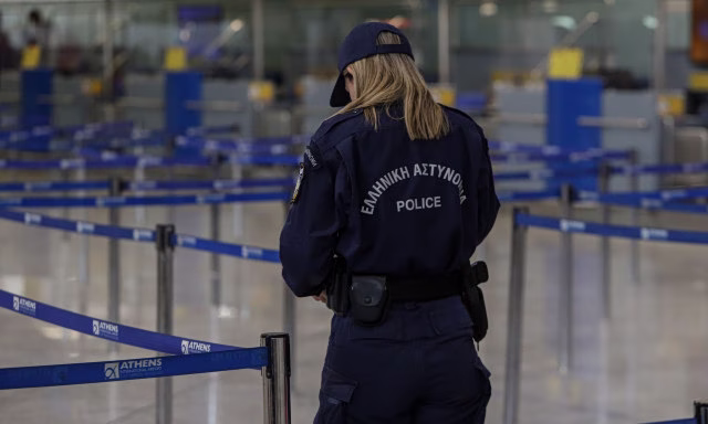 Συνελήφθη ζευγάρι νεαρών πορτοφολάδων στο αεροδρόμιο «Ελ. Βενιζέλος» – Είχαν ξαφρίσει πάνω από 5.000 ευρώ σε δύο ημέρες