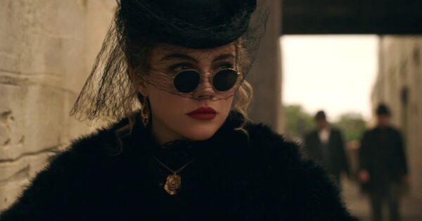 Florence Pugh: Οι κρυφοί συμβολισμοί στα μαλλιά και το μακιγιάζ της στη σειρά East of Eden