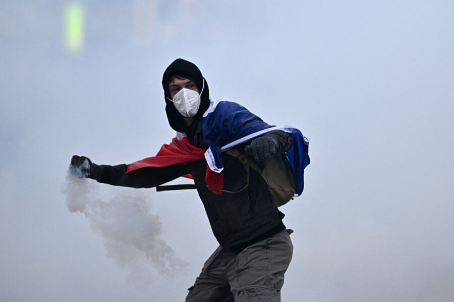 Γαλλία: Ηρεμία στους δρόμους, οργή στην κοινωνία