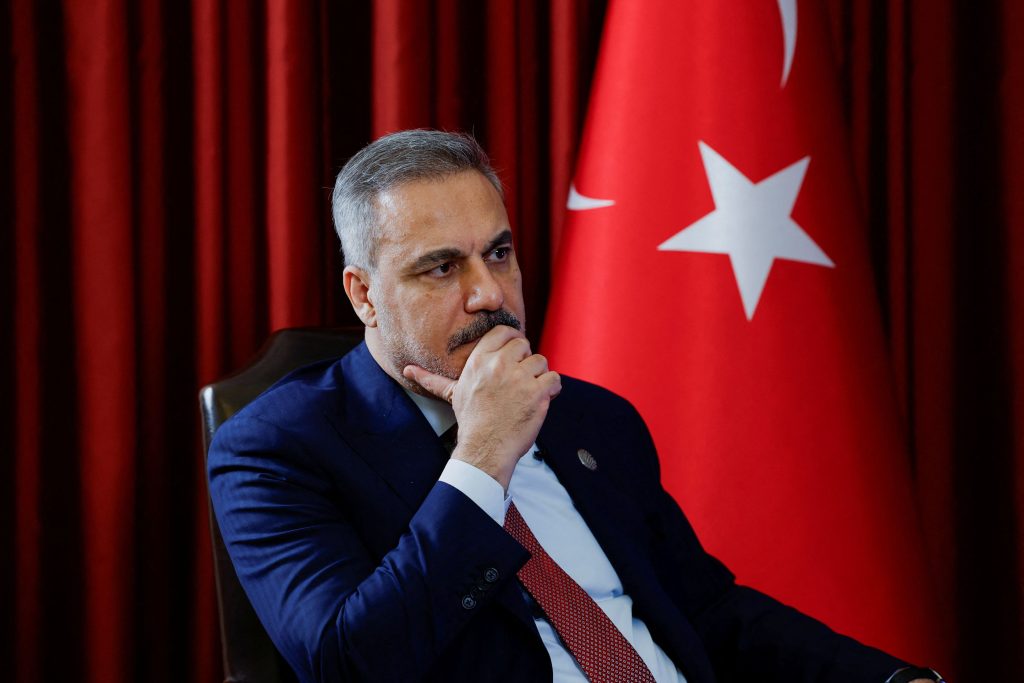 Πως βλέπει η Αθήνα την «κρούση» της Άγκυρας στο Κάιρο για ΑΟΖ – «Οι διεθνείς σχέσεις δεν είναι δημοπρασία…»