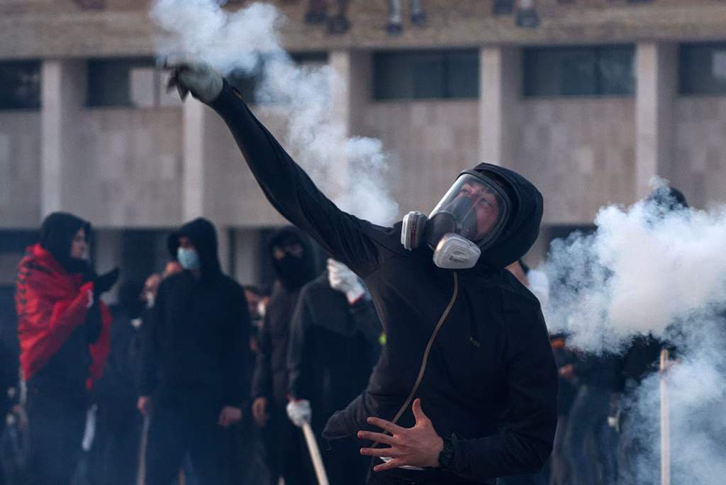 Αλβανία: «Εχουμε δικτατορία με ρούχα της δημοκρατίας»