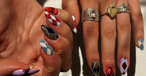 Argyle nails: Το μανικιούρ με ρόμβους που θα βλέπουμε παντού τους επόμενους μήνες