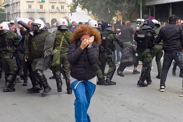 Σφοδρή επίθεση ΚΚΕ στην κυβέρνηση για την «άγρια επίθεση» των ΜΑΤ στην αντιφασιστική πορεία της Θεσσαλονίκης