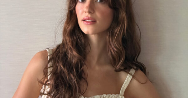 Elinor Haircut: Το κούρεμα που συνδυάζει τον ρομαντισμό της Jane Austen με τις τάσεις του σήμερα