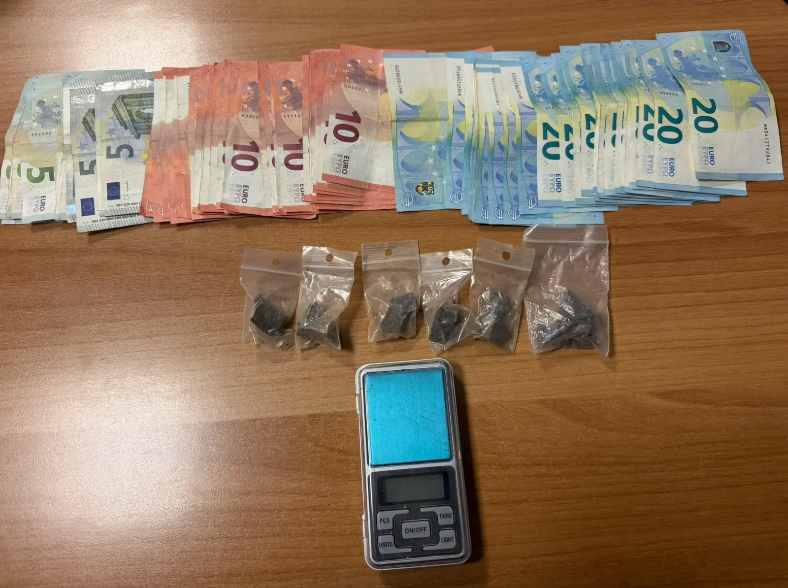 Συνελήφθη 38χρονος που διακινούσε ναρκωτικά με ορμητήριο εγκαταλελειμμένο κτίριο στην Ομόνοια