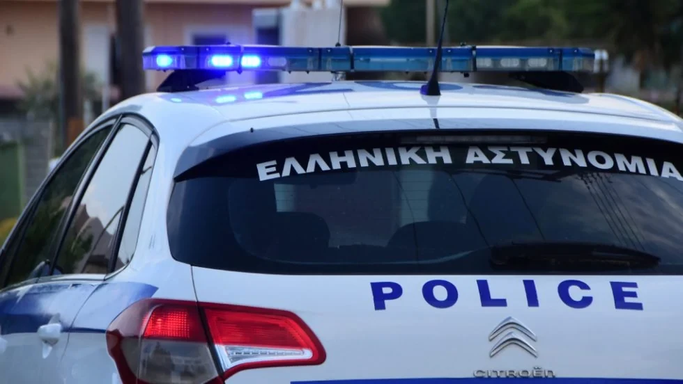 Παρίσταναν τους υπαλλήλους του ΔΕΔΔΗΕ και εξαπάτησαν ηλικιωμένη στον Τυρνάβο – Συνελήφθη ο ένας δράστης