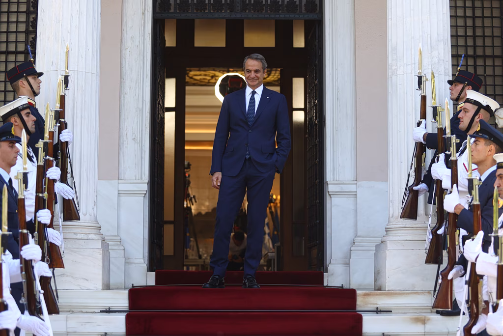 Μαξίμου: Αγωνία για φάλτσα και κατεβασμένα μολύβια