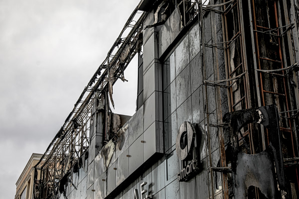 Γλυφάδα: Μεγάλες καταστροφές από την εμπρηστική επίθεση σε αντιπροσωπεία αυτοκινήτων - Βρέθηκαν γκαζάκια